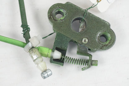 Baksidan på Sadellåsmekanism från en Kawasaki ZX-9R -2003 motorcykel.