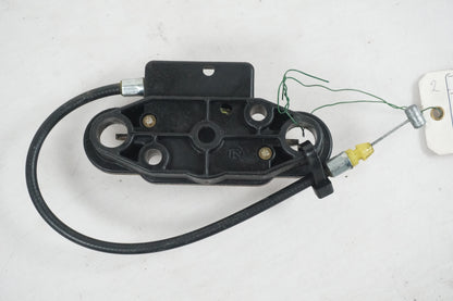 Höger sida på Sadellåsmekanism från en Kawasaki ER 5 -2003 motorcykel.