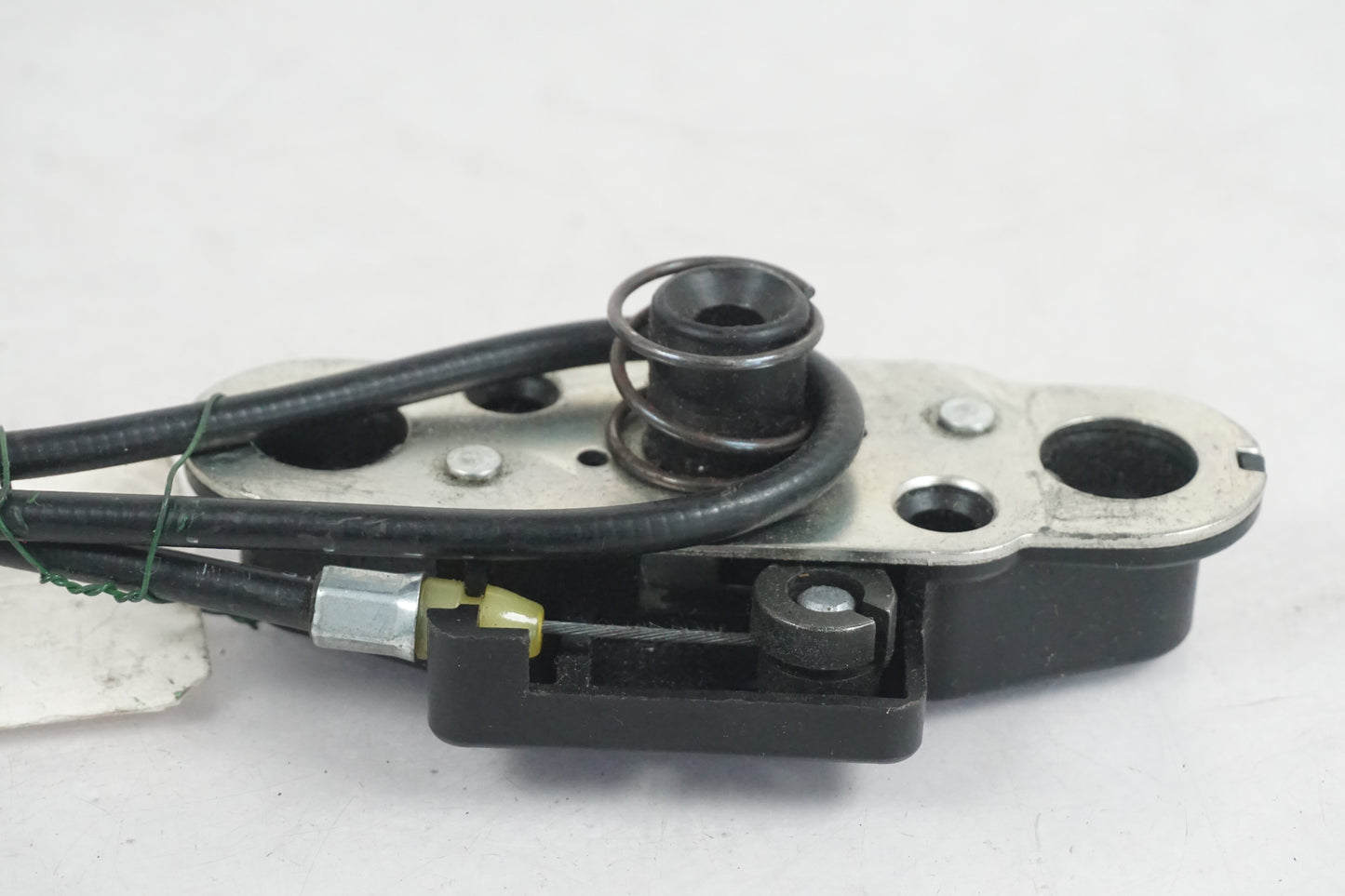 Snett uppifrån på Sadellåsmekanism från en Kawasaki ZZ-R 1400 -2007 motorcykel.