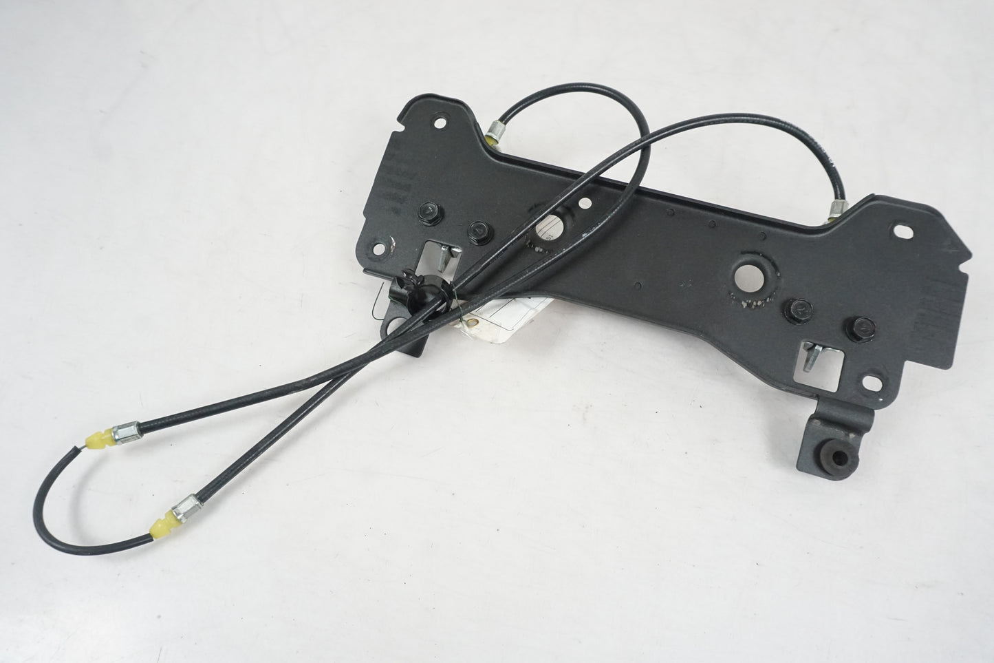 Vänster sida på Sadellåsmekanism från en Kawasaki Z 750 -2008 motorcykel.