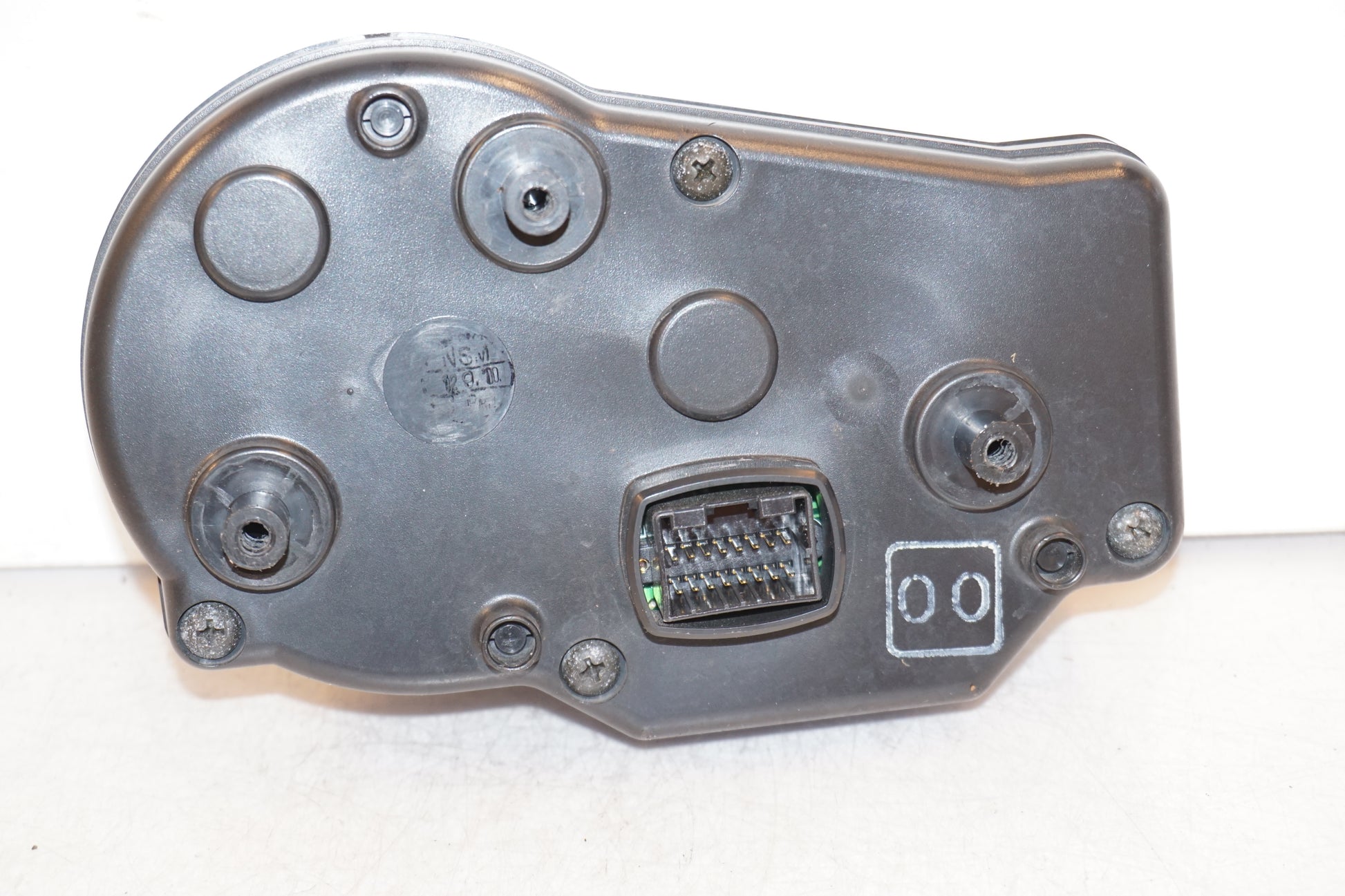 Snett nerifrån på Instrumentpanel från en Yamaha YZF R6 -2001 motorcykel.