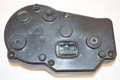 Snett nerifrån på Instrumentpanel från en Yamaha YZF R6 -2001 motorcykel.