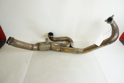 Framsidan på Grenrör från en KTM 1290 Super Adventure R -2018 motorcykel.