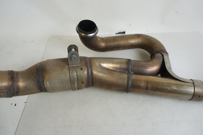 Höger sida på Grenrör från en KTM 1290 Super Adventure R -2018 motorcykel.