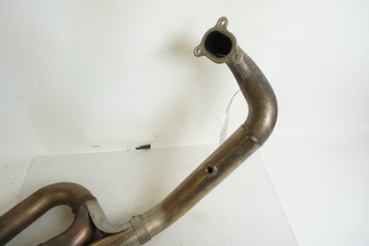 Vänster sida på Grenrör från en KTM 1290 Super Adventure R -2018 motorcykel.