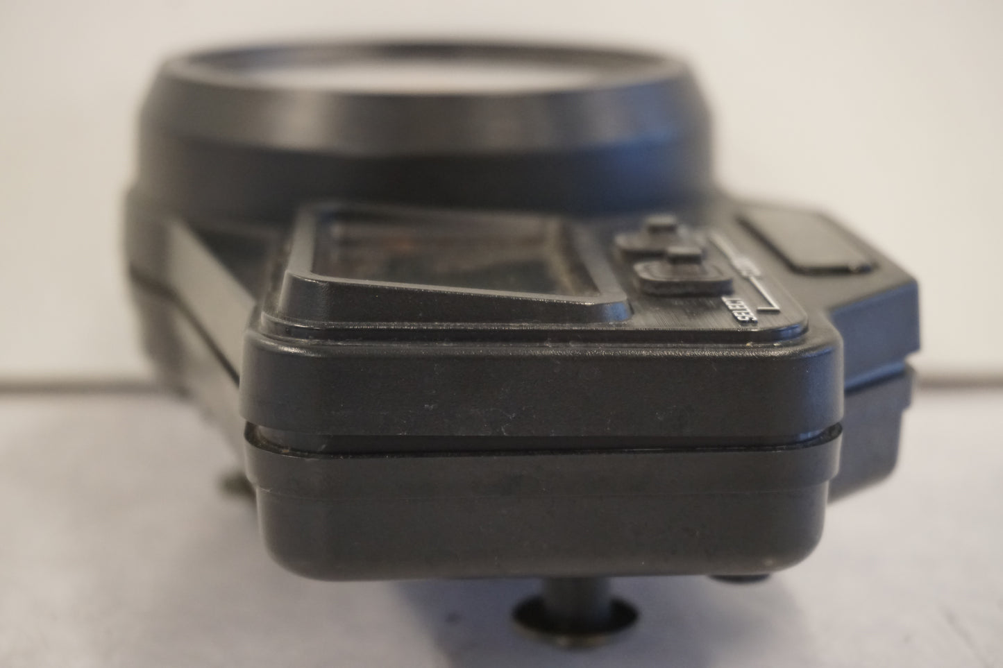 Höger sida på Instrumentpanel från en Yamaha YZF R6 -2000 motorcykel.