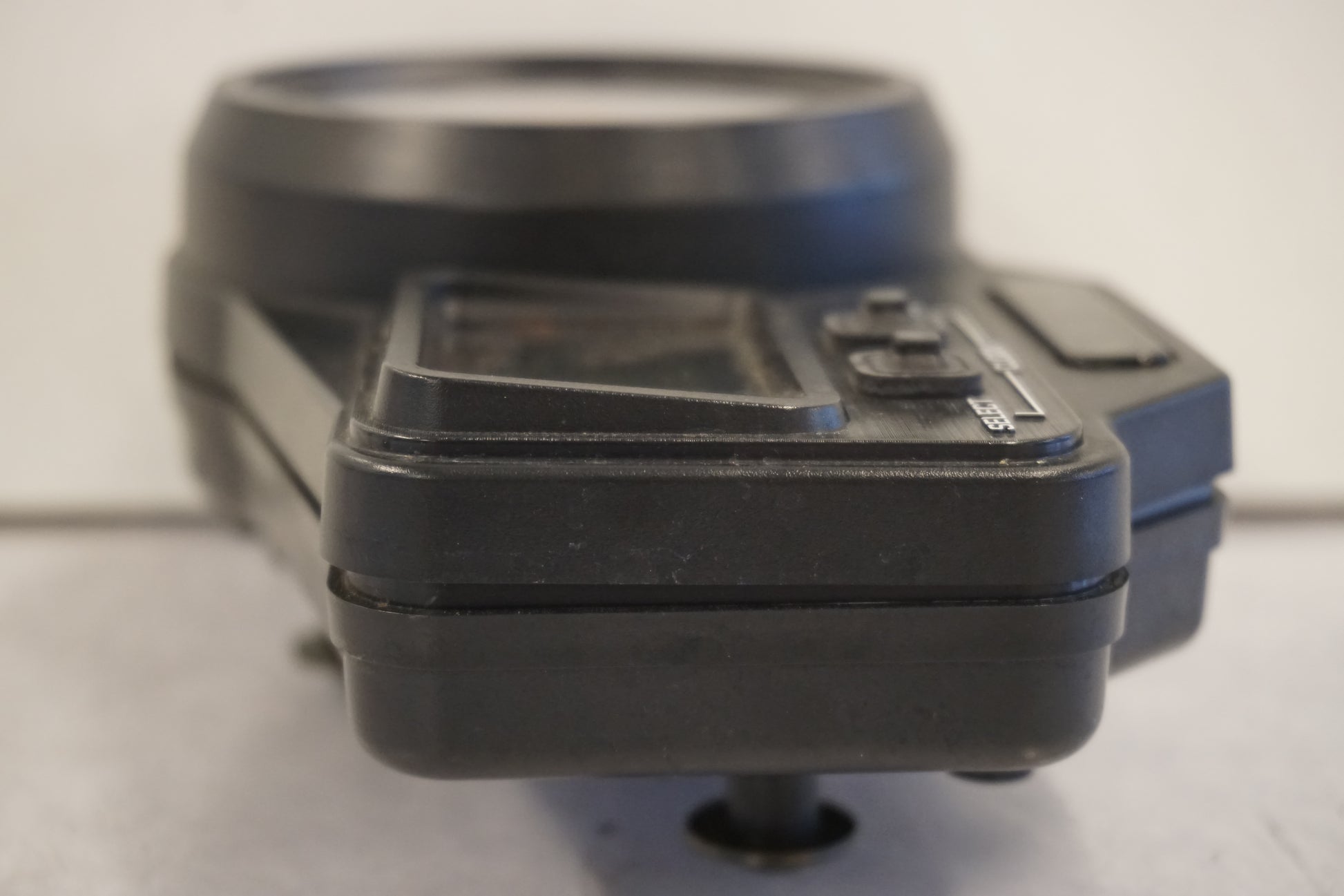 Höger sida på Instrumentpanel från en Yamaha YZF R6 -2000 motorcykel.