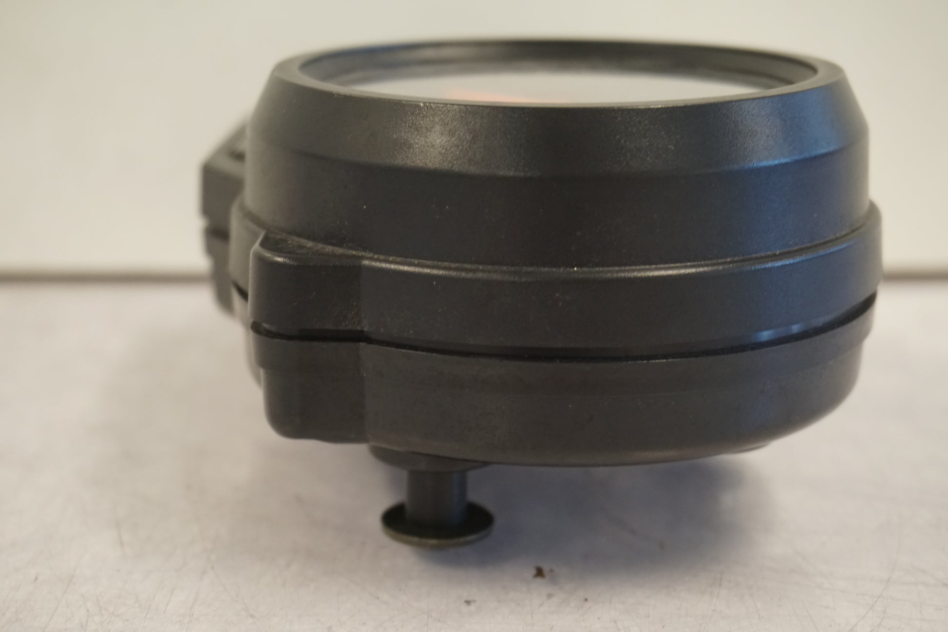 Snett uppifrån på Instrumentpanel från en Yamaha YZF R6 -2000 motorcykel.