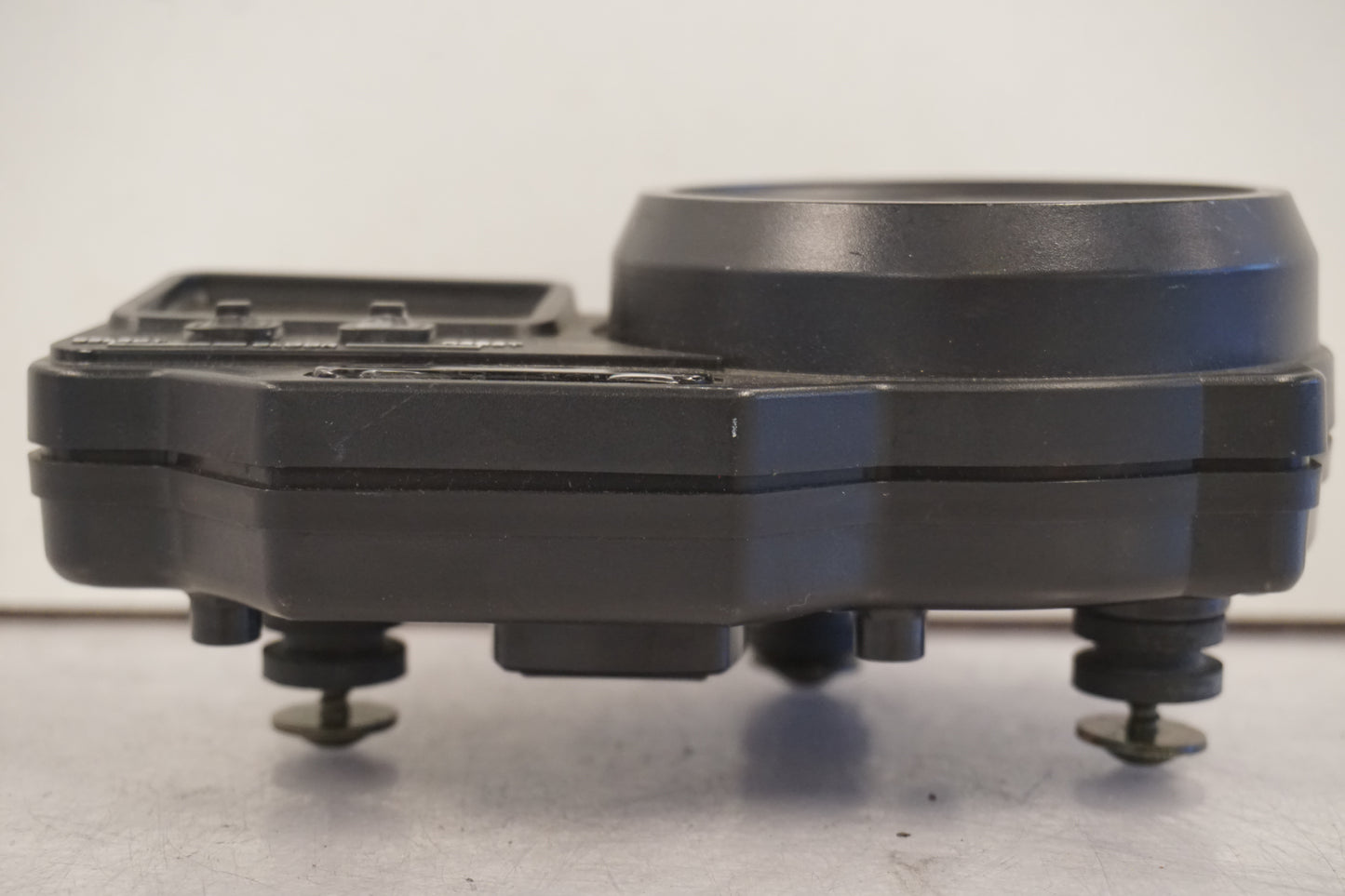 Baksidan på Instrumentpanel från en Yamaha YZF R6 -2000 motorcykel.