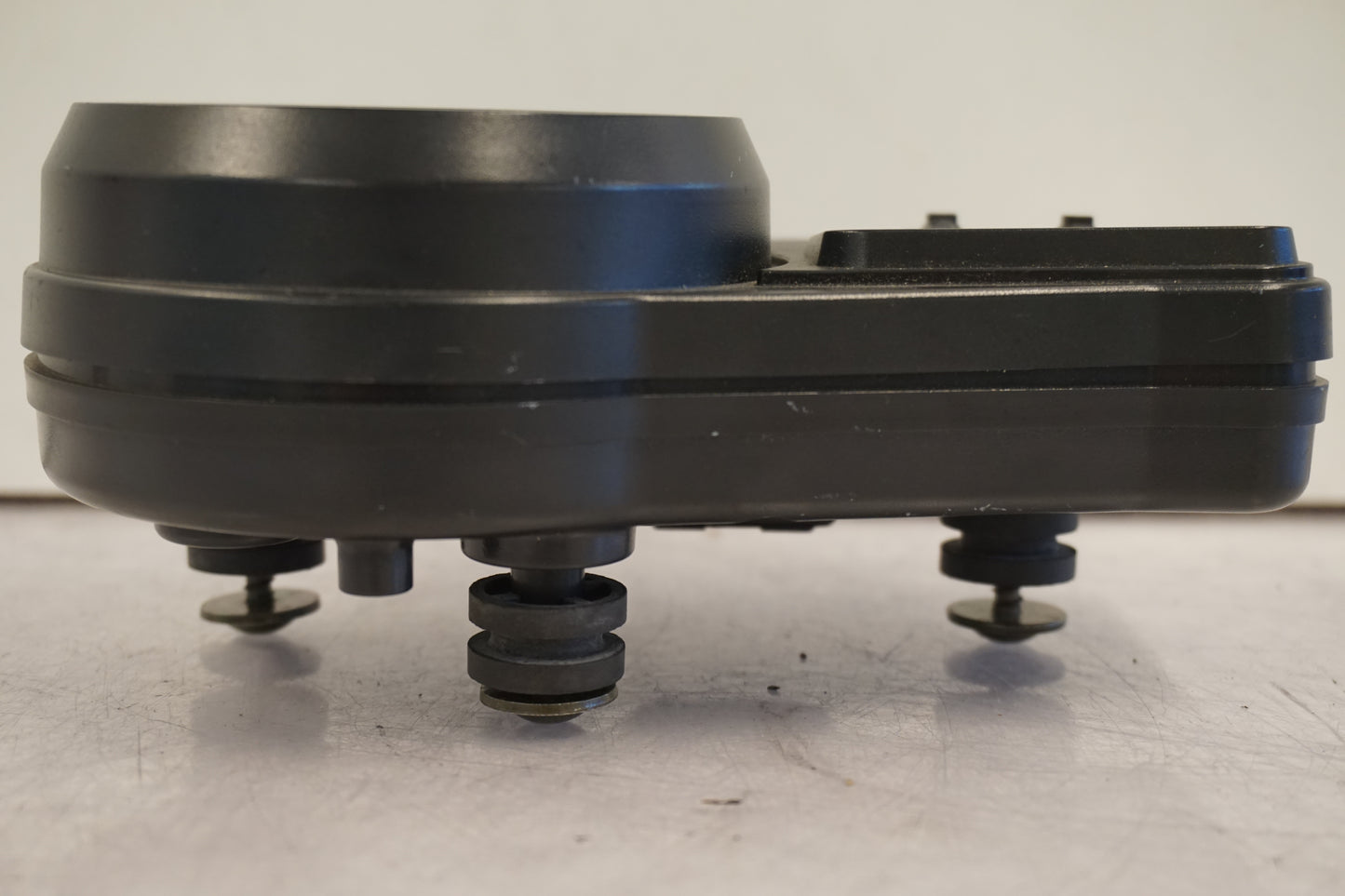 Vänster sida på Instrumentpanel från en Yamaha YZF R6 -2000 motorcykel.