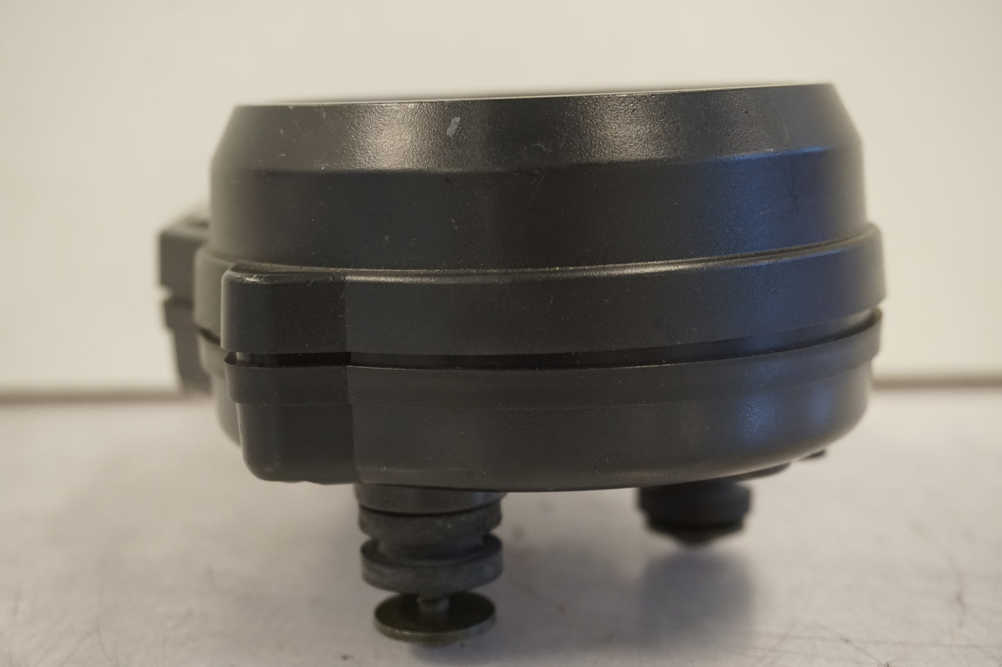 Snett uppifrån på Instrumentpanel från en Yamaha YZF R6 -2000 motorcykel.