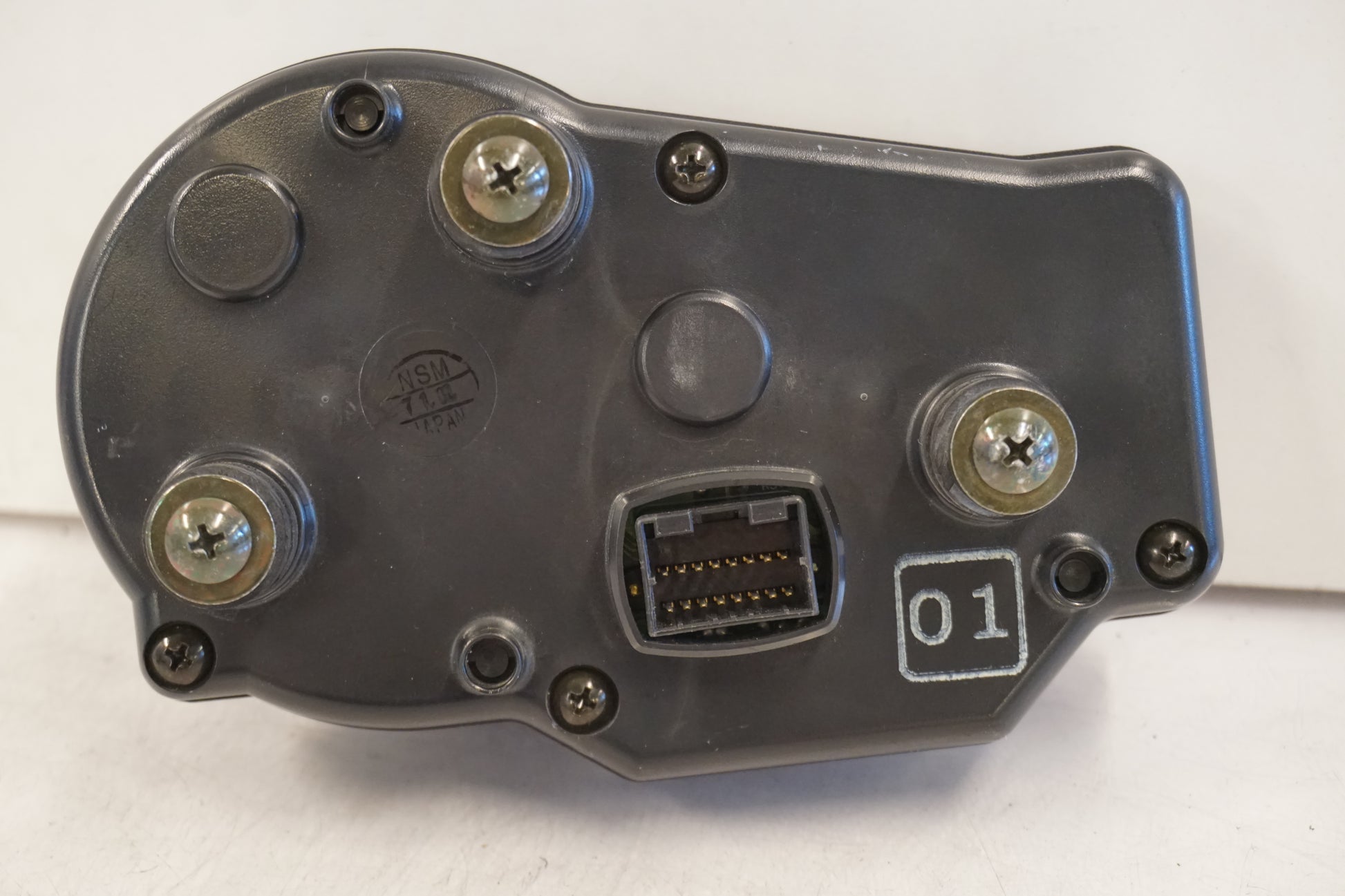 Snett nerifrån på Instrumentpanel från en Yamaha YZF R6 -2000 motorcykel.
