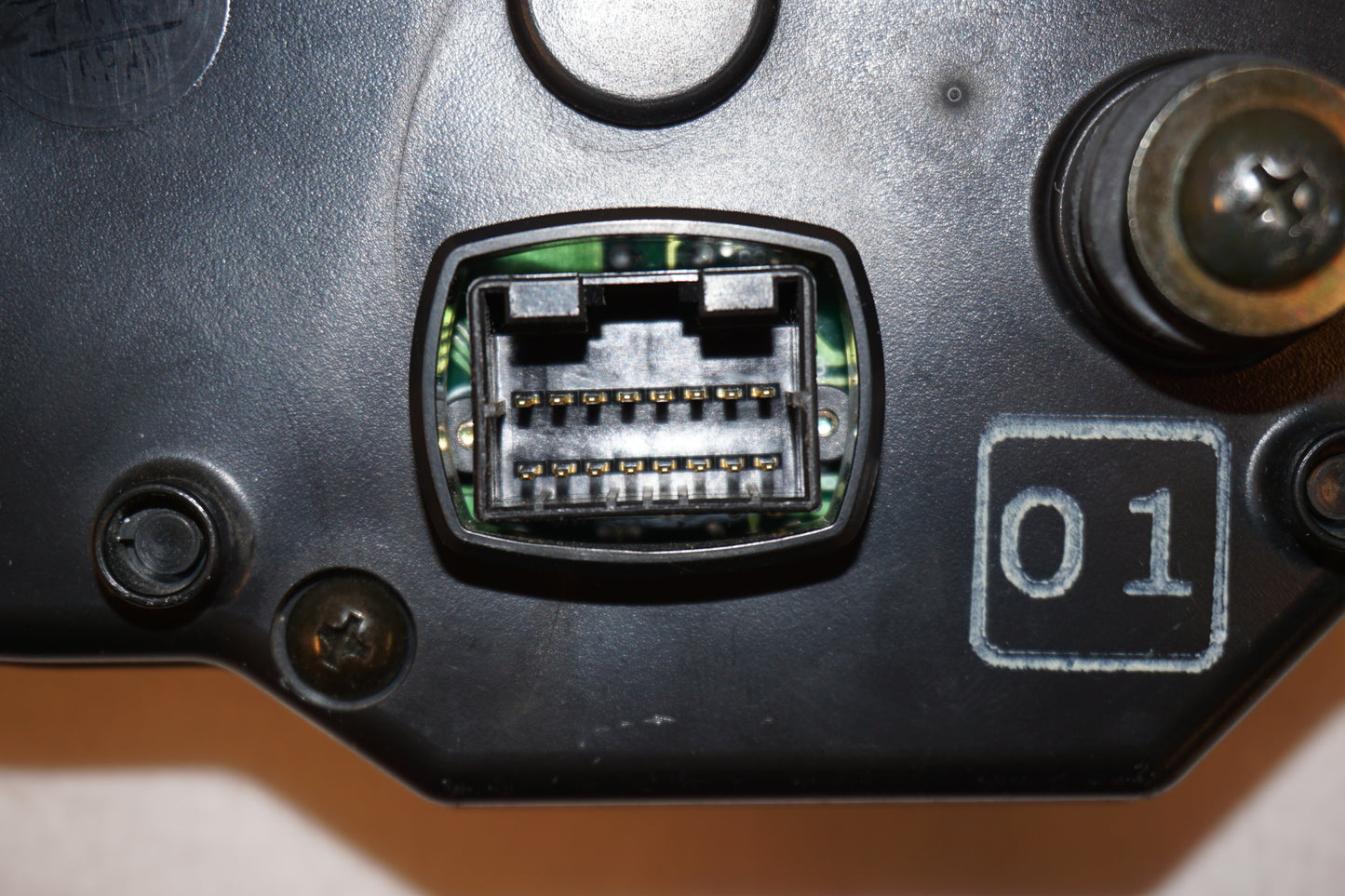 Extrabild1 på Instrumentpanel från en Yamaha YZF R6 -2000 motorcykel.