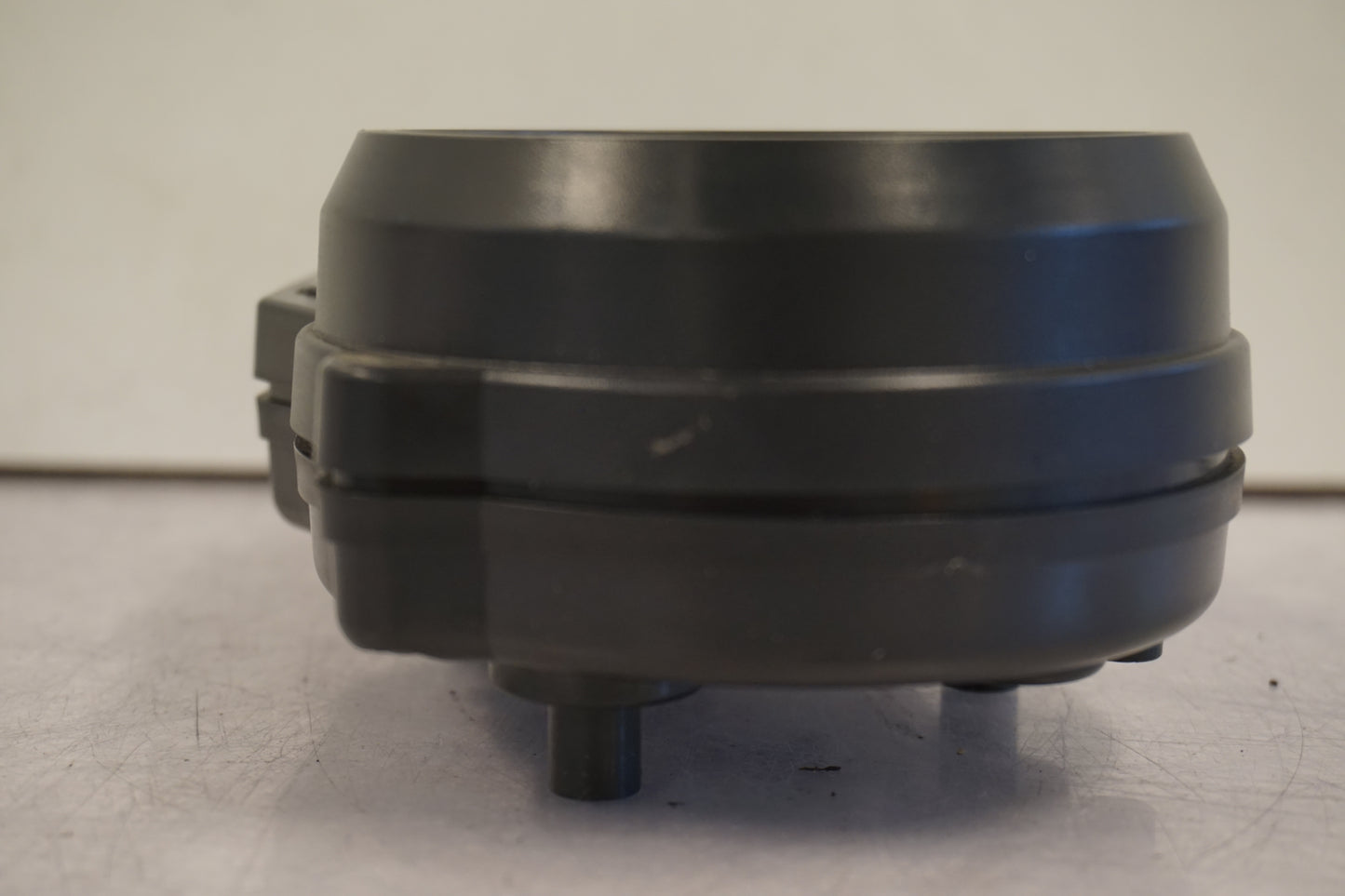 Snett uppifrån på Instrumentpanel från en Yamaha YZF R6 -2001 motorcykel.