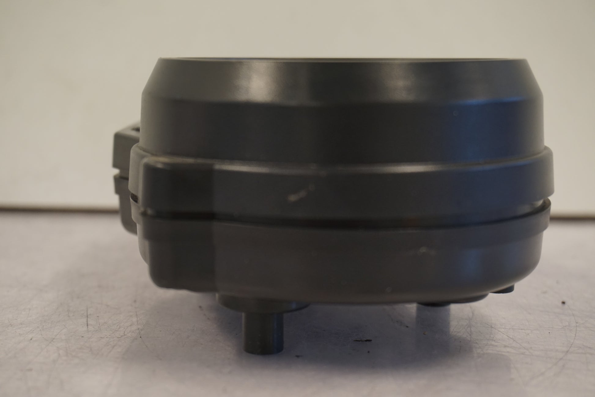 Snett uppifrån på Instrumentpanel från en Yamaha YZF R6 -2001 motorcykel.