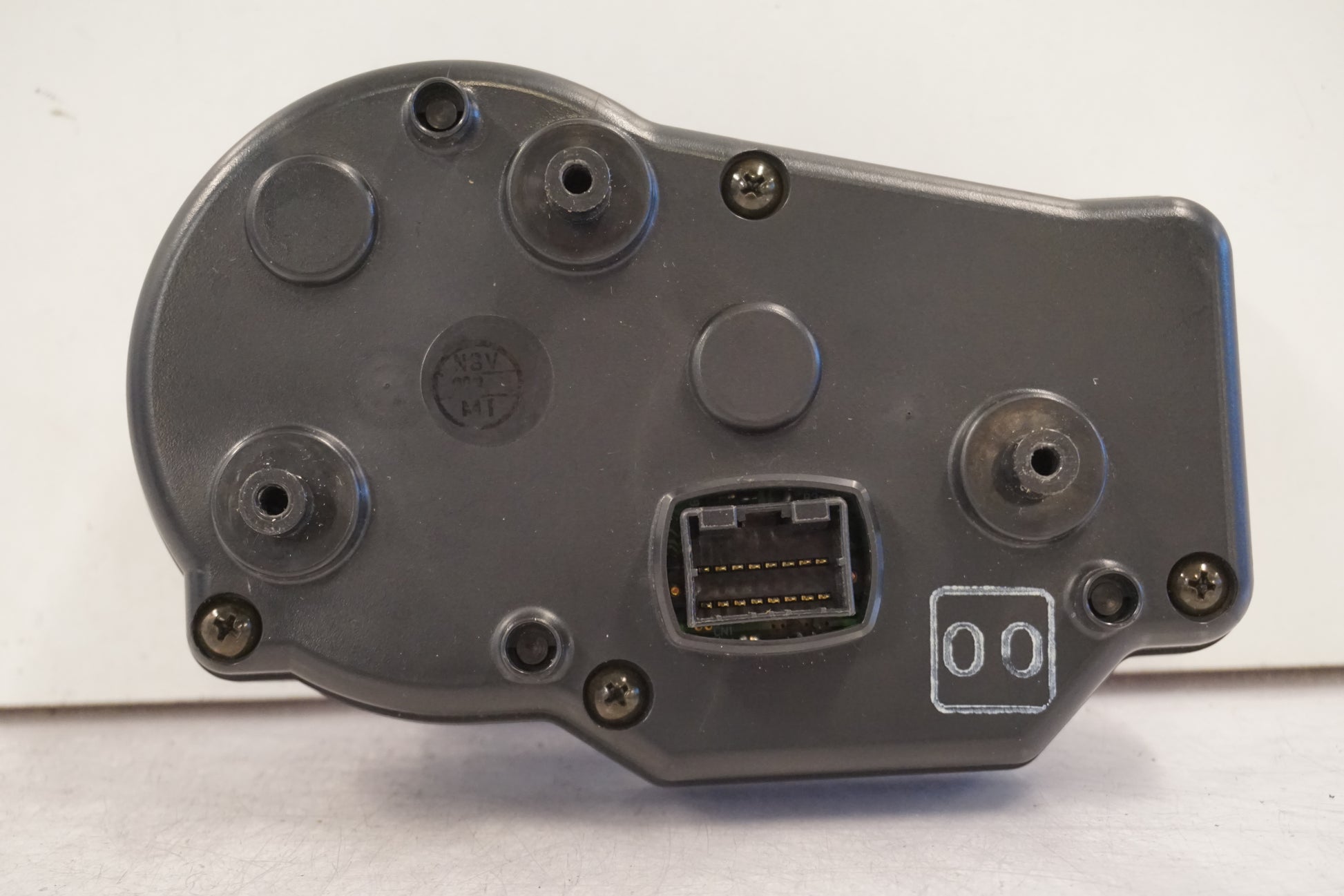 Snett nerifrån på Instrumentpanel från en Yamaha YZF R6 -2001 motorcykel.