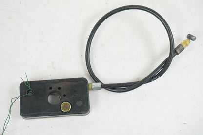 Baksidan på Sadellåsmekanism från en Suzuki RF 600 R -1993 motorcykel.