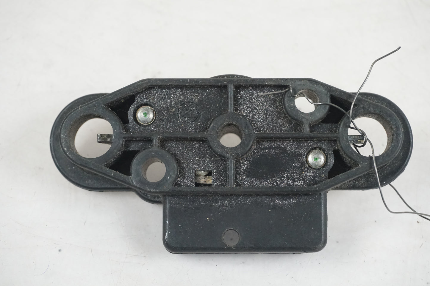 Höger sida på Sadellåsmekanism från en Suzuki GSX-R 600 -2001 motorcykel.