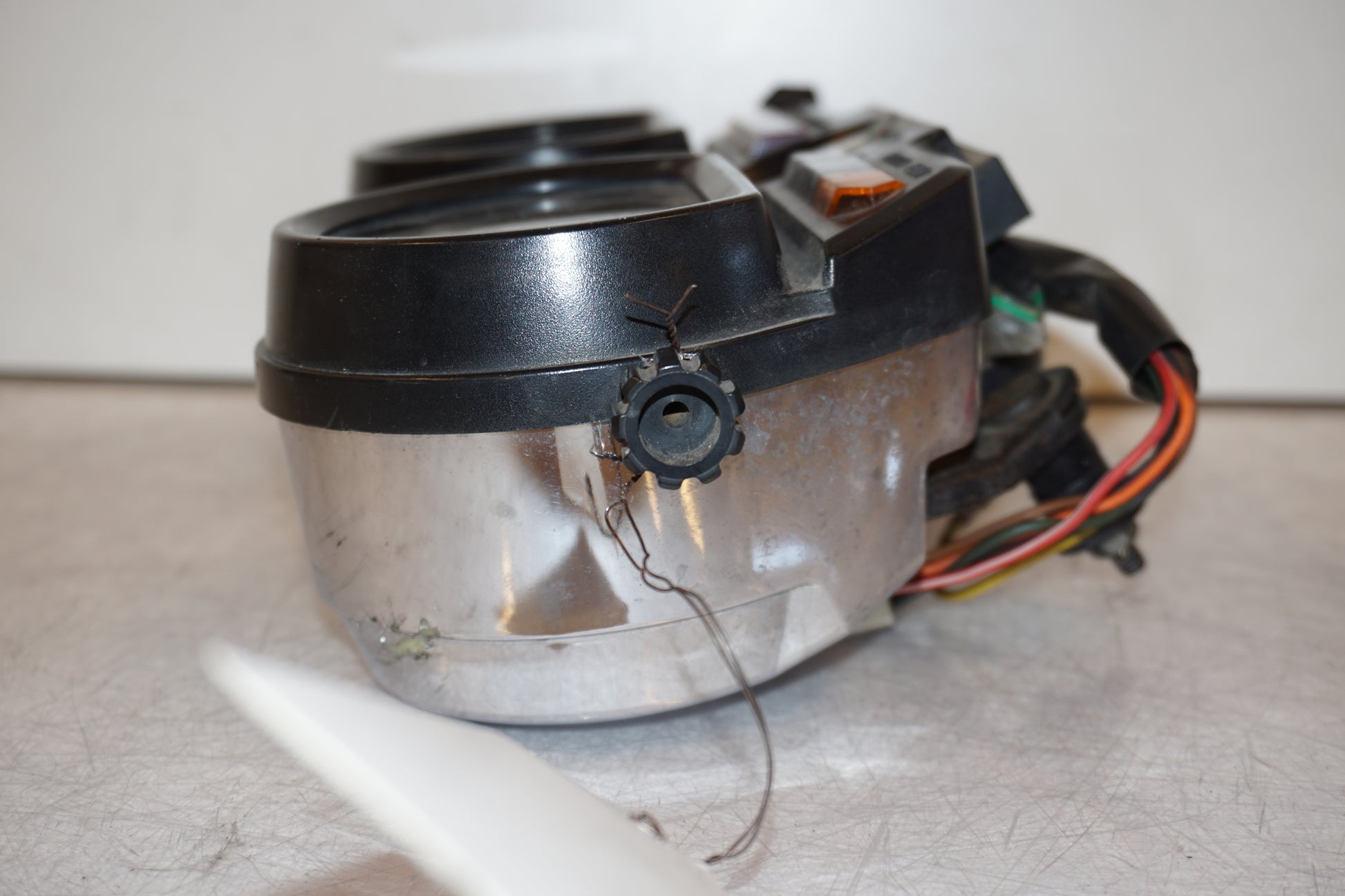 Höger sida på Instrumentpanel från en Yamaha XV 400 -1983 motorcykel.