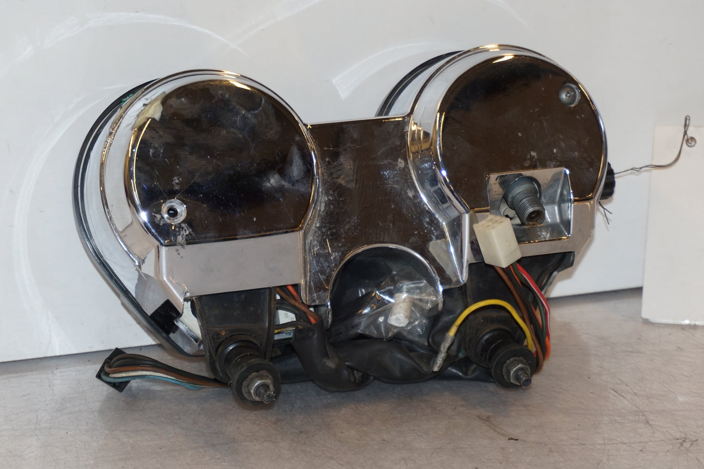 Snett nerifrån på Instrumentpanel från en Yamaha XV 400 -1983 motorcykel.