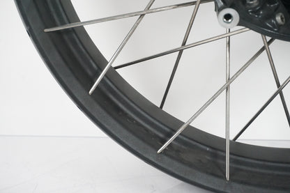 Vänster sida på Fälg från en BMW R 1200 GSA -2018 motorcykel.