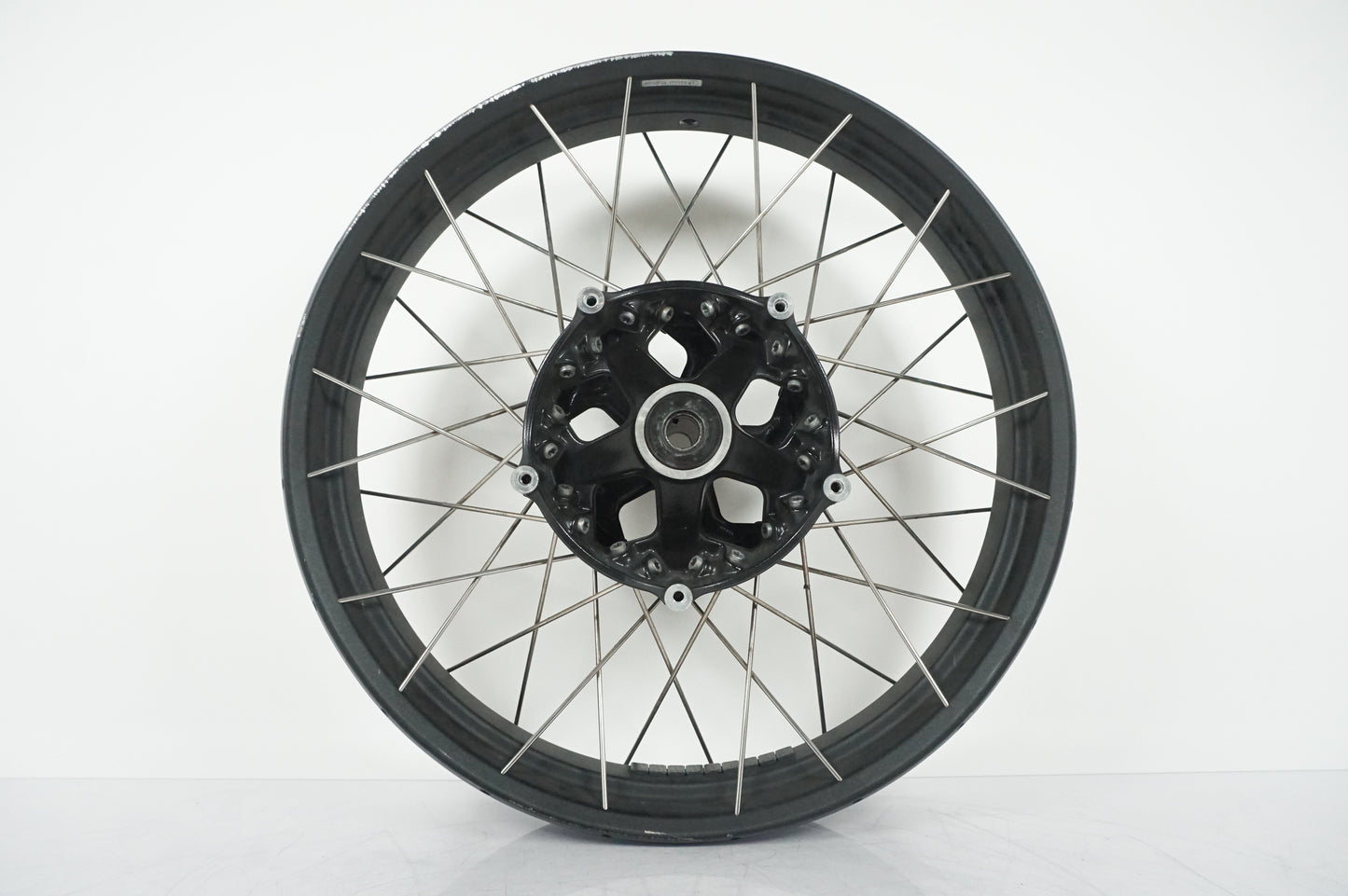 Extrabild1 på Fälg från en BMW R 1200 GSA -2018 motorcykel.