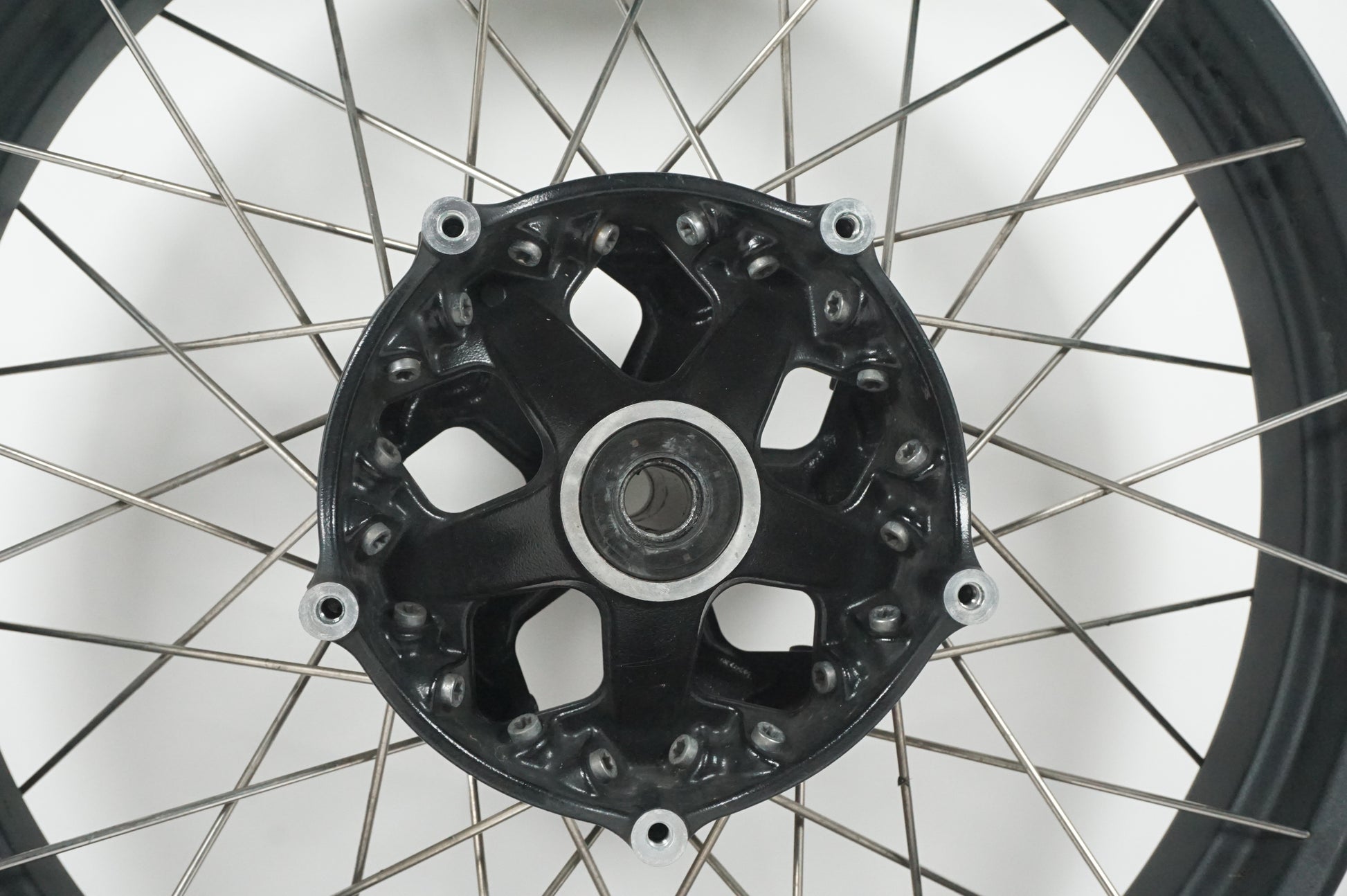 Extrabild2 på Fälg från en BMW R 1200 GSA -2018 motorcykel.