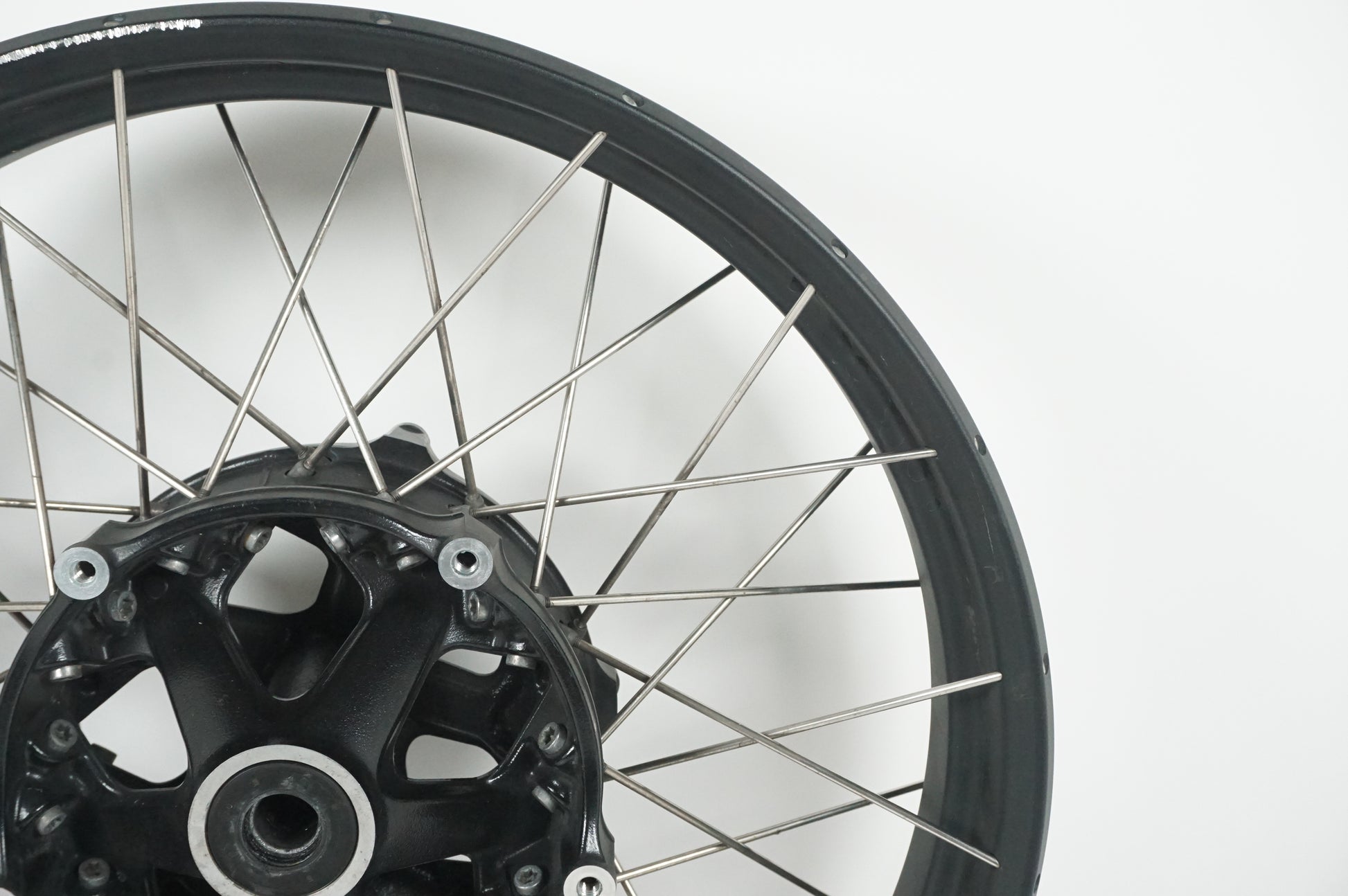 Extrabild4 på Fälg från en BMW R 1200 GSA -2018 motorcykel.