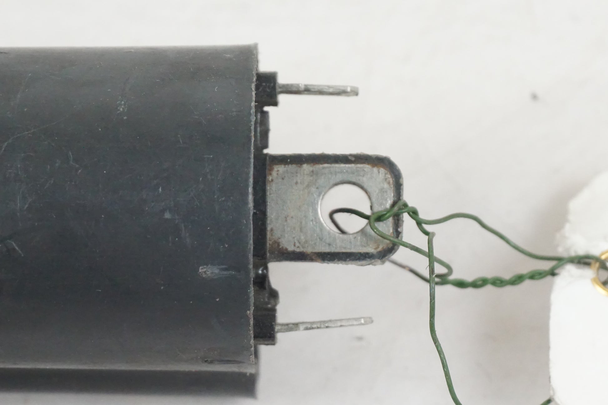 Baksidan på Tändspole från en Suzuki VL 800 -2001 motorcykel.