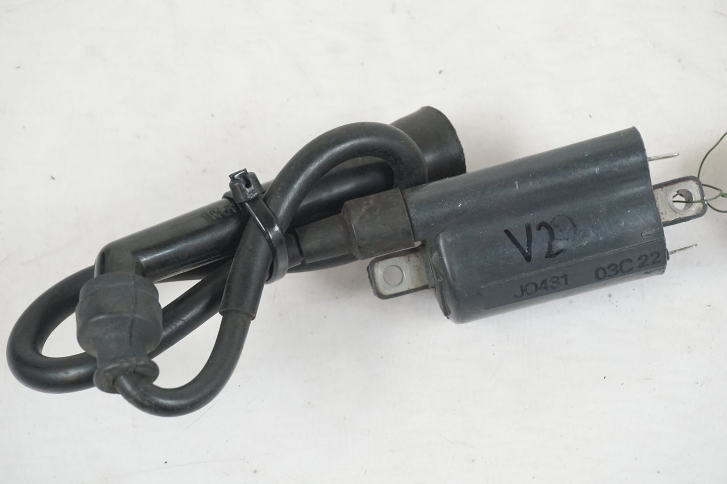 Höger sida på Tändspole från en Suzuki VL 800 -2001 motorcykel.