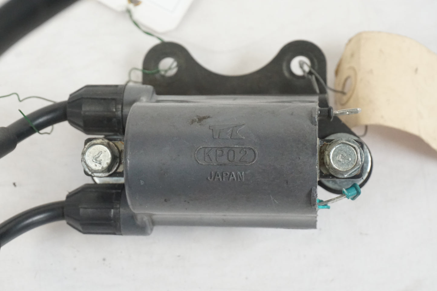 Höger sida på Tändspole från en Kawasaki ZX-9R -1996 motorcykel.