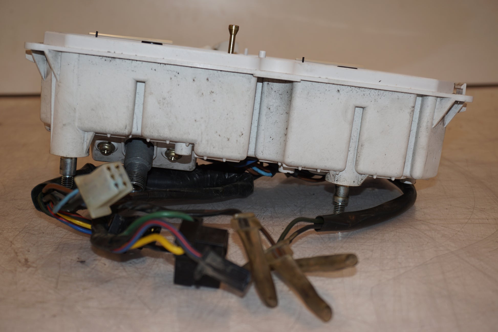 Vänster sida på Instrumentpanel från en Yamaha XJ 600 Diversion -1992 motorcykel.