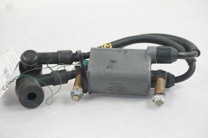 Höger sida på Tändspole från en Kawasaki ZR-7 -2002 motorcykel.