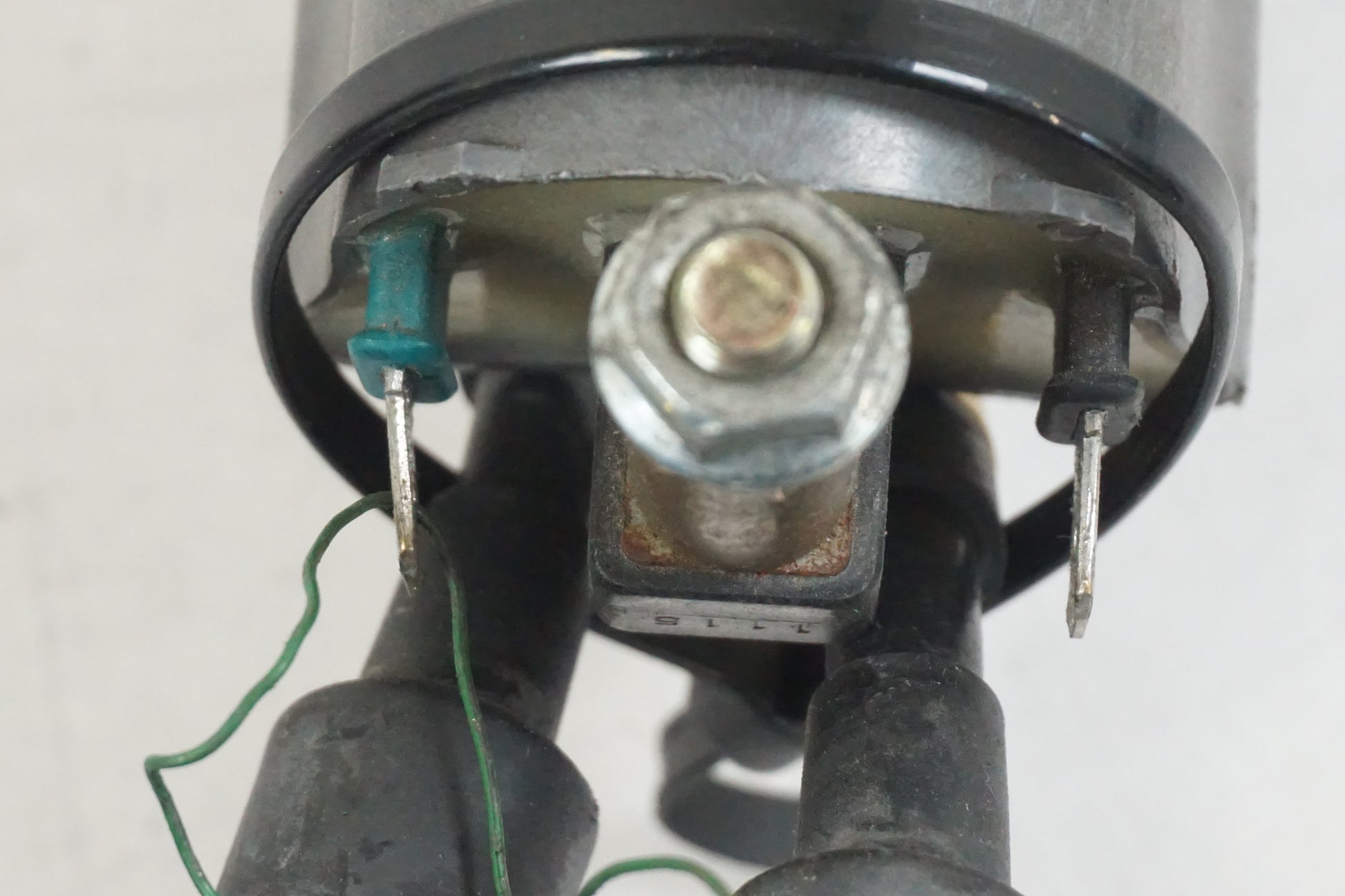 Vänster sida på Tändspole från en Kawasaki ZR-7 -2002 motorcykel.