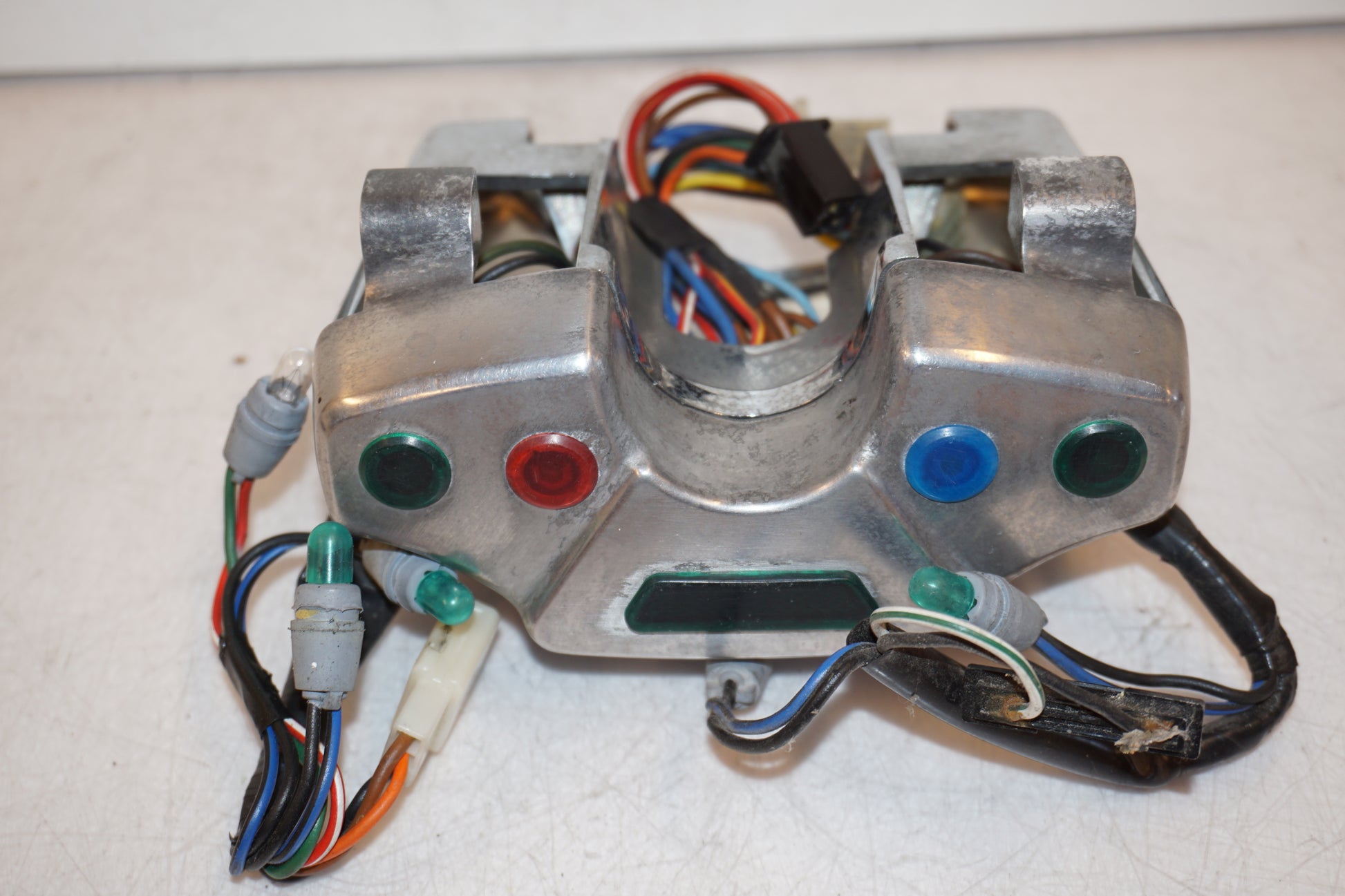 Snett nerifrån på Kontrollamppanel från en Yamaha XV 750 -1993 motorcykel.