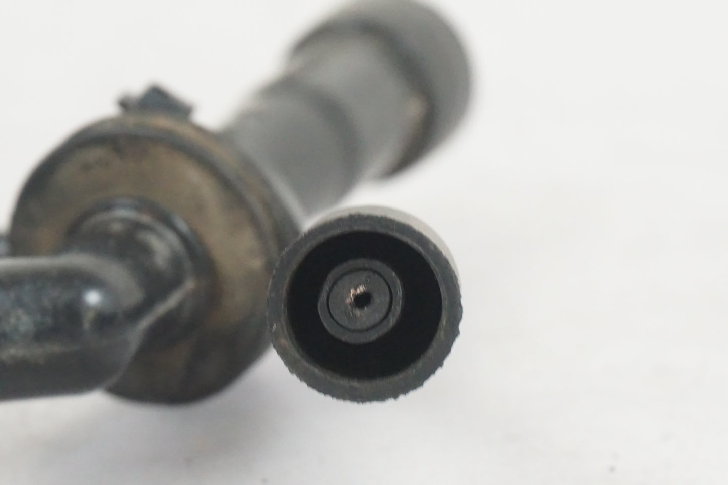 Höger sida på Tändspole från en Suzuki LTA 750 XP E -2009 motorcykel.