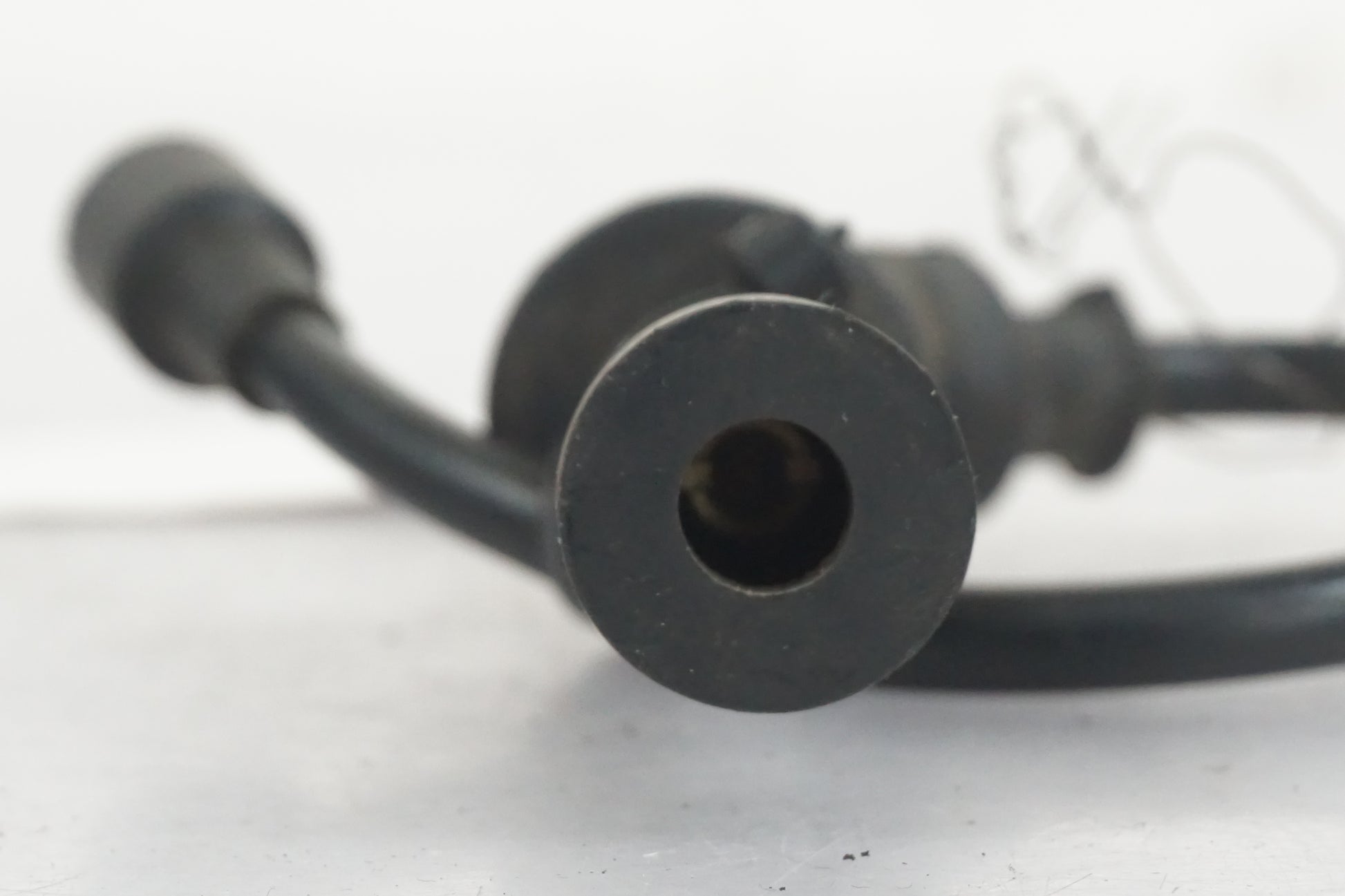 Vänster sida på Tändspole från en Suzuki LTA 750 XP E -2009 motorcykel.