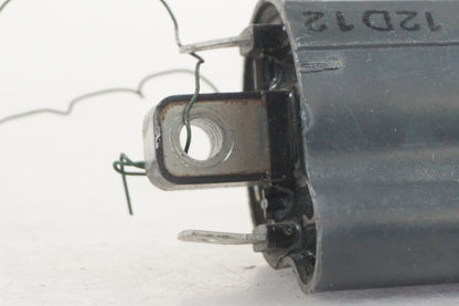 Baksidan på Tändspole från en Suzuki VL 800 -2003 motorcykel.