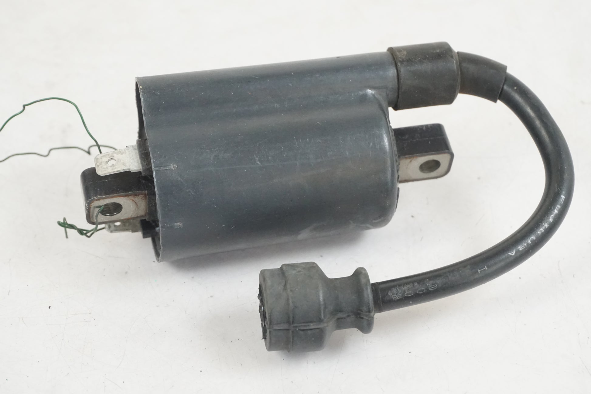 Höger sida på Tändspole från en Suzuki VL 800 -2003 motorcykel.