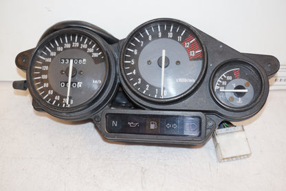 Framsidan på Instrumentpanel från en Yamaha YZF 1000 R -2001 motorcykel.