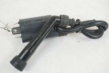 Baksidan på Tändspole från en Suzuki VL 800 -2003 motorcykel.