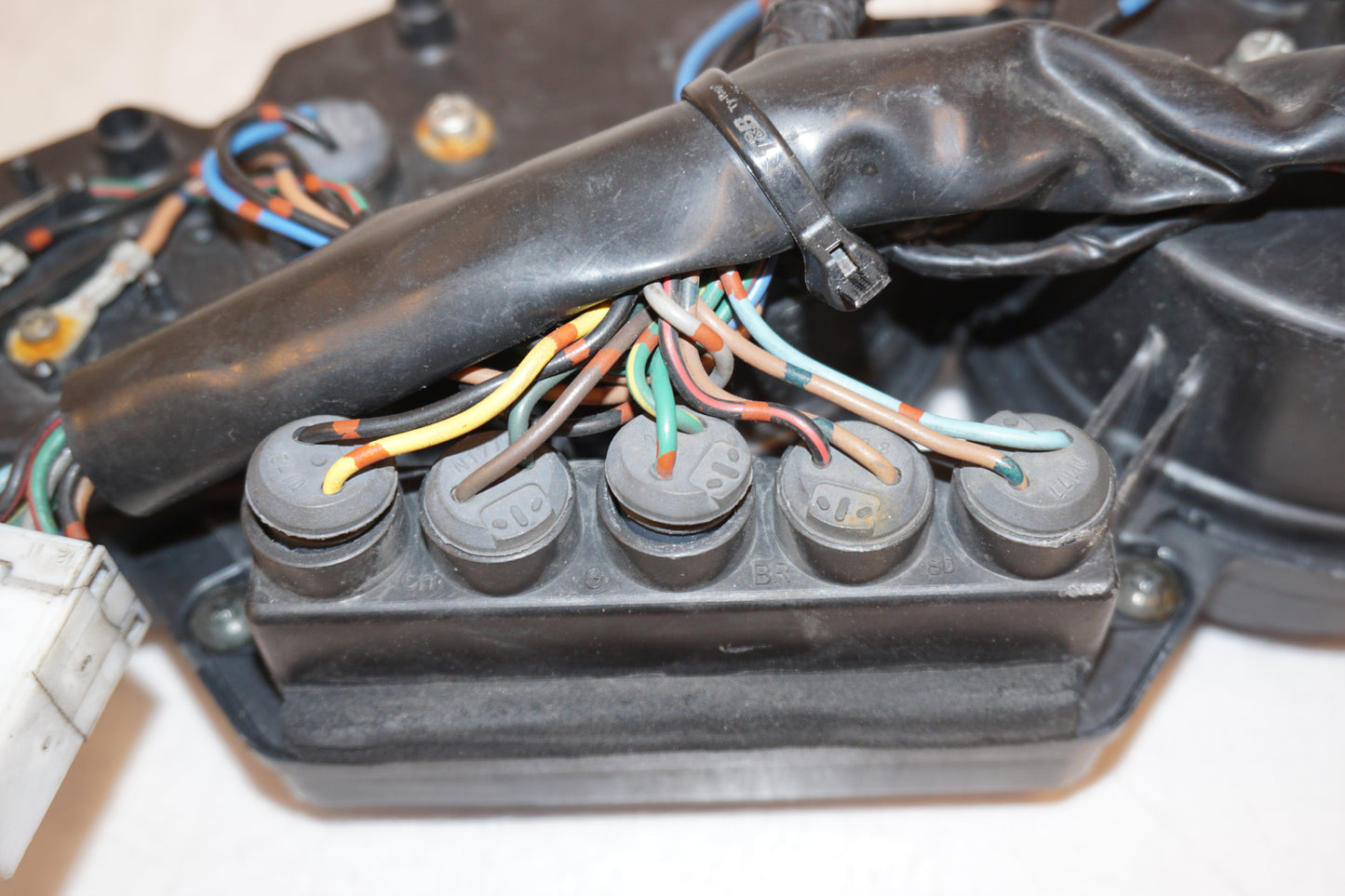 Extrabild2 på Instrumentpanel från en Yamaha YZF 1000 R -2001 motorcykel.