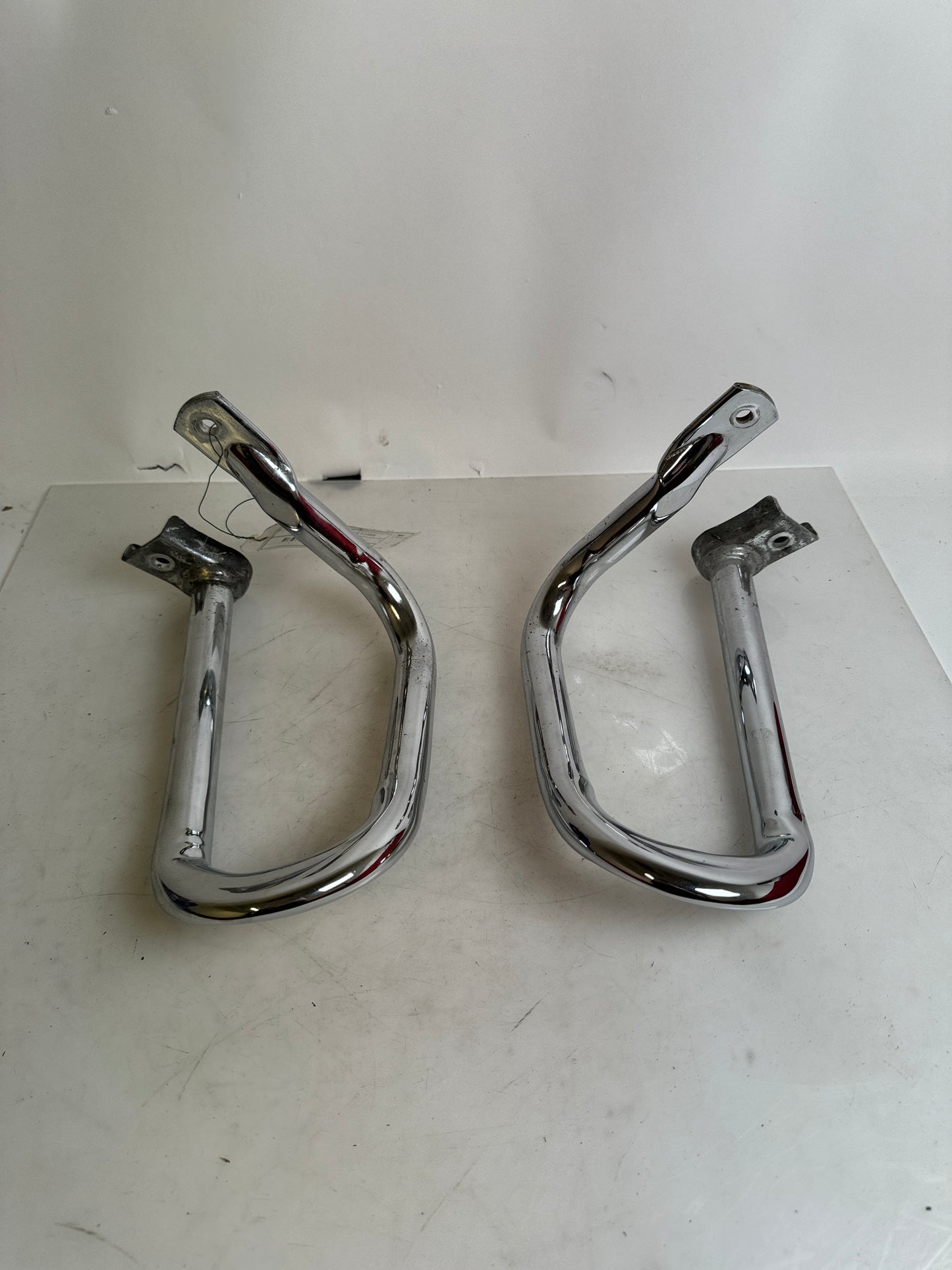 Framsidan på Väskskyddsbåge från en Honda GL 1500 -1998 motorcykel.