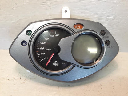 Framsidan på Instrumentpanel från en Yamaha Cygnus -2007 motorcykel.