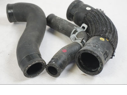 Höger sida på Vattenkyl Slang Set från en Suzuki VZR 1800 -2009 motorcykel.