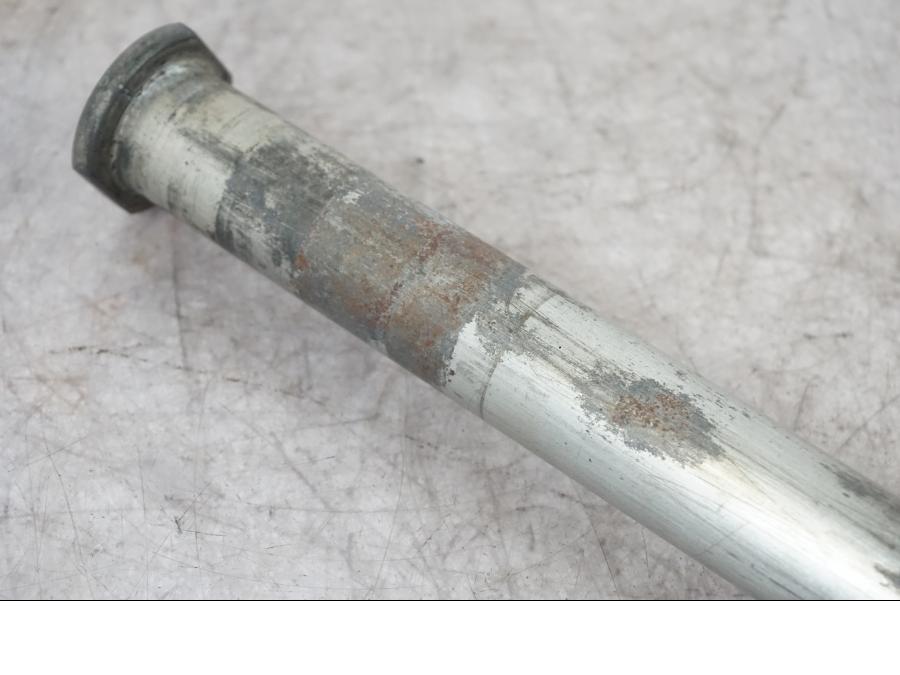 Vänster sida på Axel från en Kawasaki ZX-6R -2006 motorcykel.