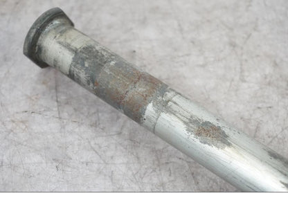 Vänster sida på Axel från en Kawasaki ZX-6R -2006 motorcykel.