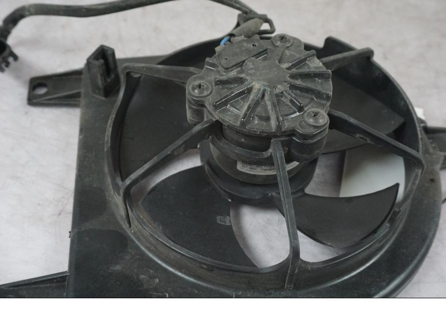 Höger sida på Vattenkylfläkt från en BMW F 800 R -2018 motorcykel.