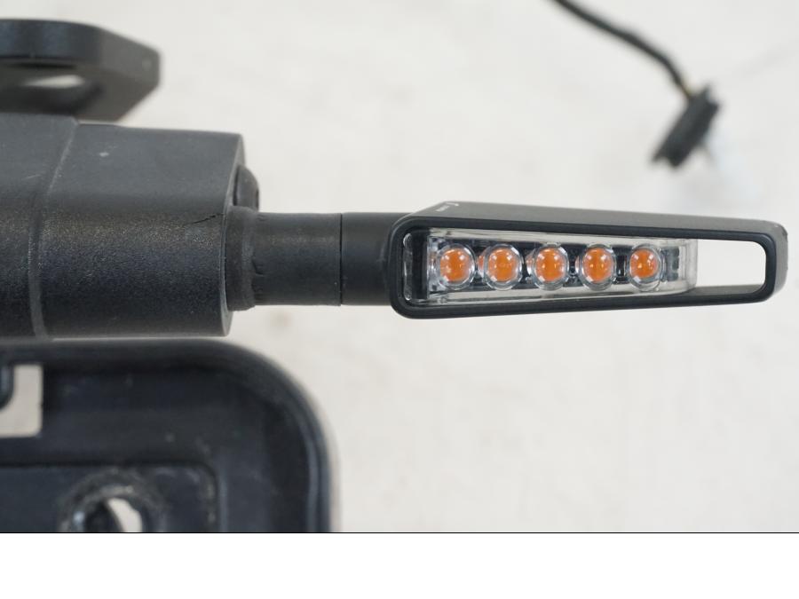 Snett nerifrån på Skylthållare från en Triumph Speed Triple -2021 motorcykel.