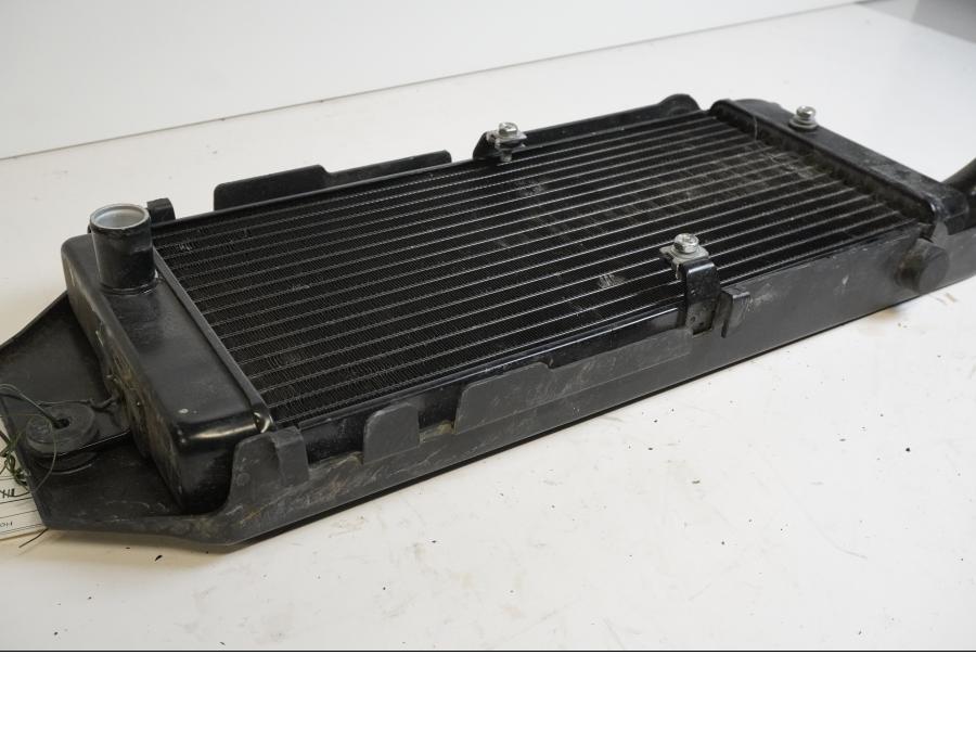 Höger sida på Vattenkyl från en Honda VT 750 -2008 motorcykel.